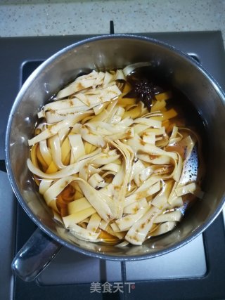 炝拌豆腐丝的做法步骤：1
