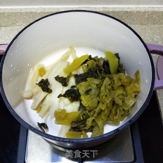 酸菜鱼头的做法步骤：3