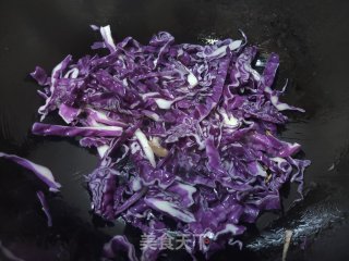 紫甘蓝炒杏鲍菇的做法步骤：5