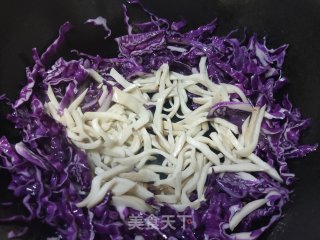 紫甘蓝炒杏鲍菇的做法步骤：6