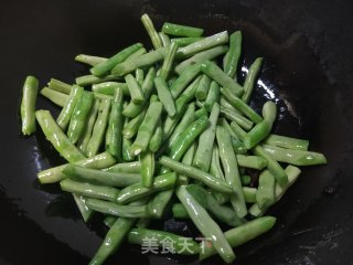 蒜末豆角的做法步骤：4