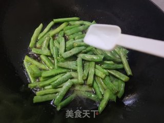 蒜末豆角的做法步骤：6