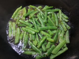 蒜末豆角的做法步骤：7