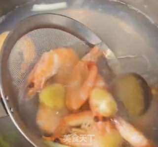 柠檬虾的做法步骤：1