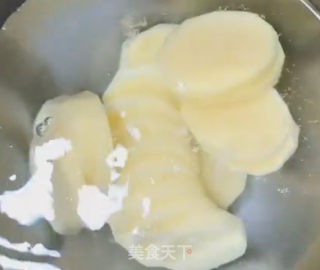 蜜汁烤鸡翅的做法步骤：2