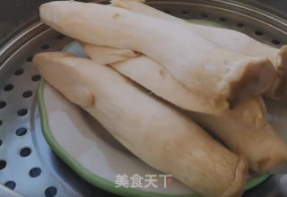 手撕杏鲍菇的做法步骤：1