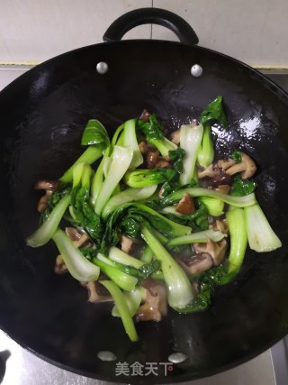 香菇炒油菜的做法步骤：6