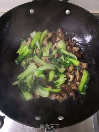 香菇炒油菜的做法步骤：8