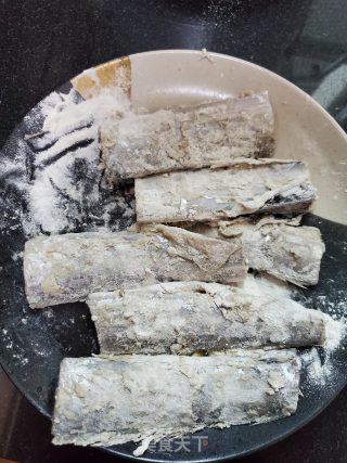 炸带鱼的做法步骤：3