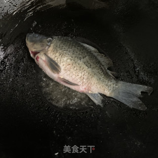 苹果鲫鱼汤的做法步骤：4