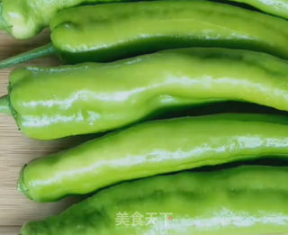 肉末虎皮尖椒的做法步骤：1