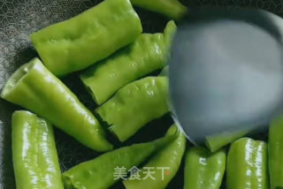 肉末虎皮尖椒的做法步骤：5