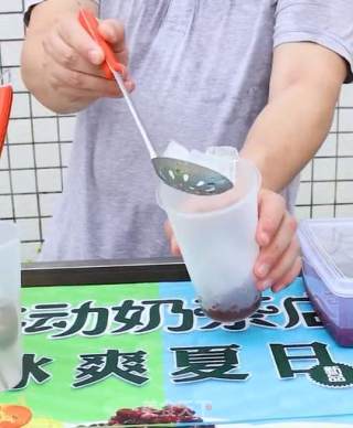 红豆奶茶，原来这么简单~的做法步骤：2