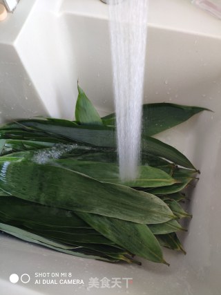 红豆花生紫薯粽的做法步骤：2