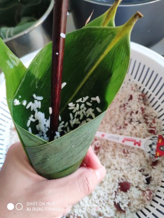 红豆花生紫薯粽的做法步骤：7