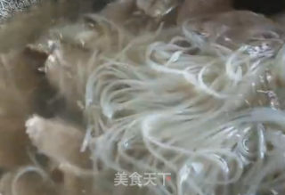 牛肉米粉汤的做法步骤：8