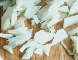 鲜虾炒毛豆的做法步骤：3