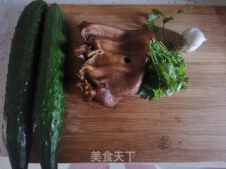 拌猪耳拌黄瓜的做法步骤：1
