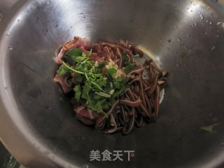 拌猪耳拌黄瓜的做法步骤：6