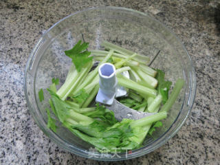 芹菜虾肉馅锅贴的做法步骤：3