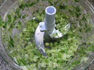 芹菜虾肉馅锅贴的做法步骤：4