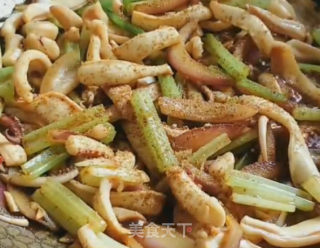 芹菜炒鱿鱼的做法步骤：5
