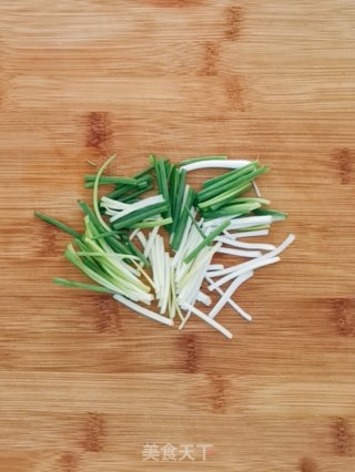 葱油面的做法步骤：1