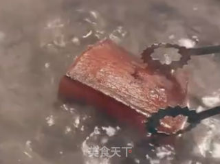 西兰花炒腊肉的做法步骤：1