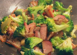 西兰花炒腊肉的做法步骤：9