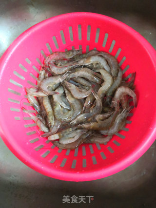 馋哭隔壁小孩的咖喱大虾的做法步骤：2