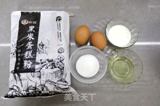 黑米蒸蛋糕的做法步骤：1