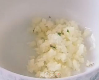 双椒炒虾皮的做法步骤：3