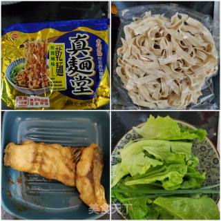 炸鱼生菜汤面的做法步骤：1
