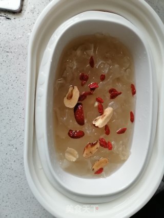 银耳莲子羹的做法步骤：4