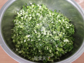 油菜鸡蛋馅煎饺的做法步骤：5