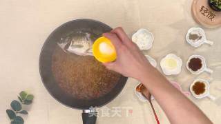 红烧鲫鱼丨肉质紧味道鲜美的做法步骤：5