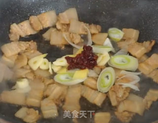 蒜苗炒肉的做法步骤：4