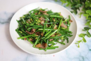 韭苔炒牛肉的做法步骤：1