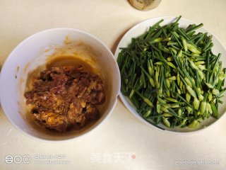 韭苔炒牛肉的做法步骤：2