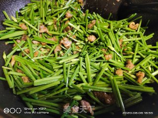 韭苔炒牛肉的做法步骤：4