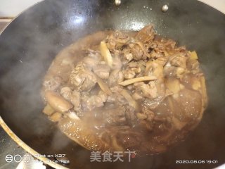 嫩姜啤酒焖鸭的做法步骤：5