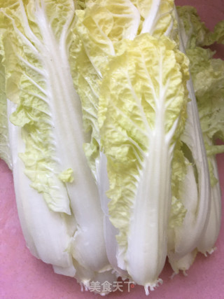海鲜菇娃娃菜鱼面筋汤的做法步骤：1