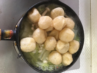 海鲜菇娃娃菜鱼面筋汤的做法步骤：7
