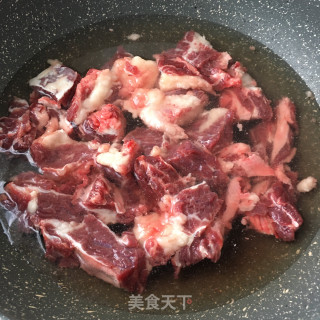 番茄炖牛腩的做法步骤：2