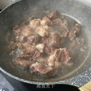番茄炖牛腩的做法步骤：3