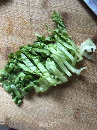 生菜火腿肠吐司的做法步骤：1