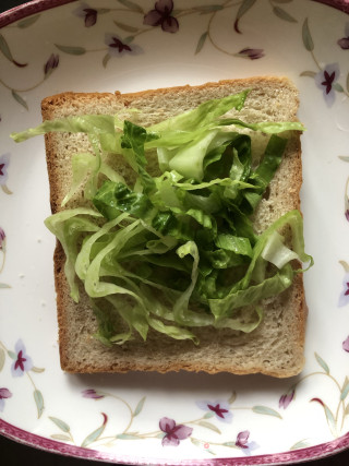 生菜火腿肠吐司的做法步骤：2