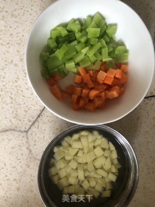 鸡肉咖喱的做法步骤：1