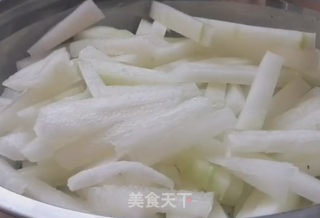 小炒冬瓜条的做法步骤：1