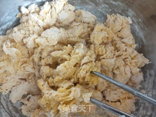 毛毛虫南瓜香肠花卷的做法步骤：8